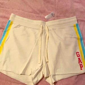 Cute trendy gap shorts! Cute and comfy!!